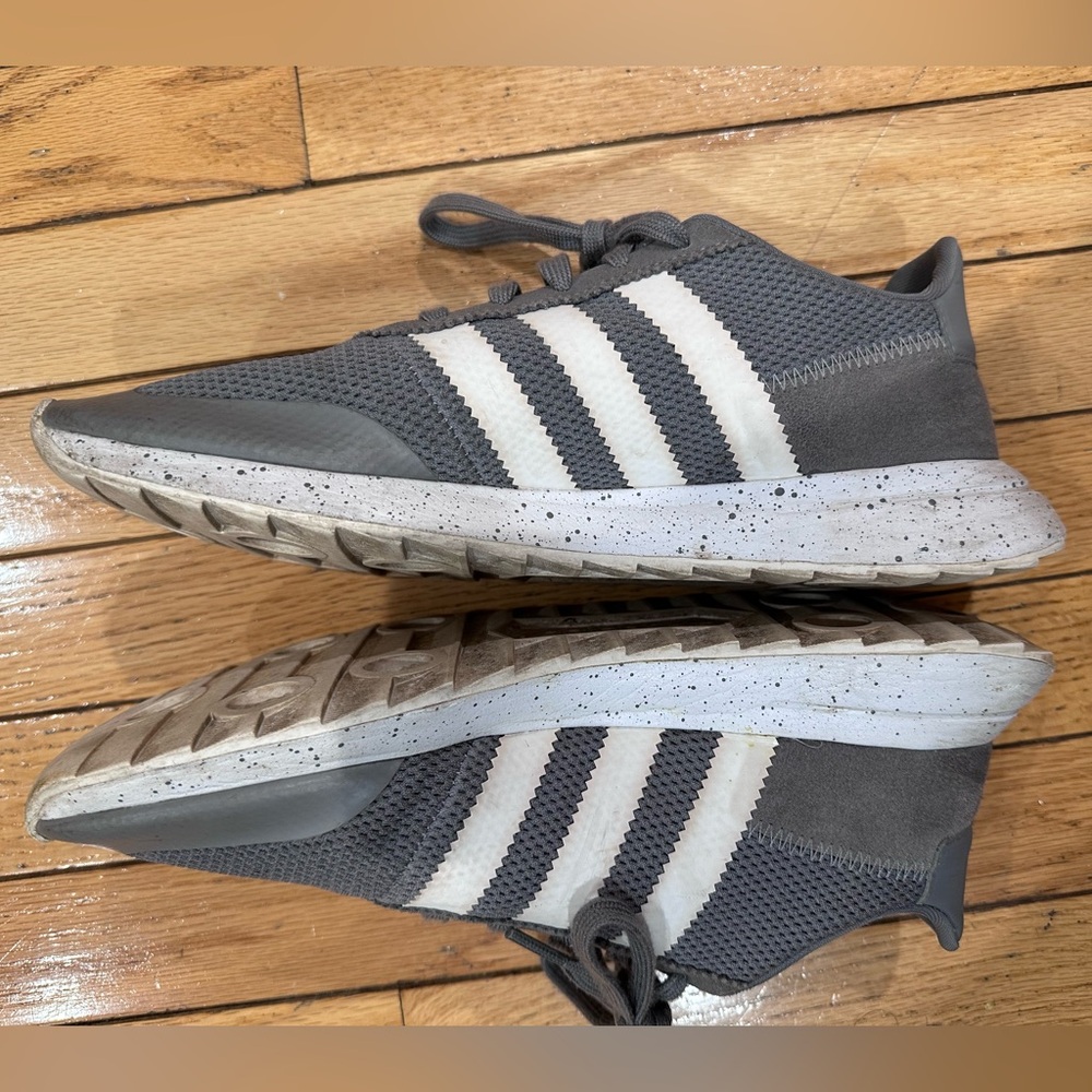 ADIDAS ORIGINALS
Flashback Sneakers grey and white